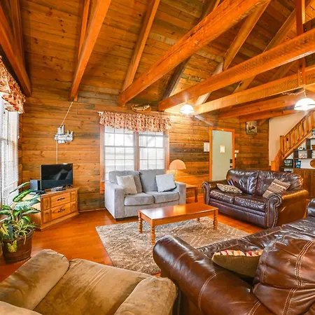 Game Room And Decks Family Cabin In Springville!